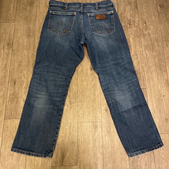 Wrangler Retro High Rise Relaxed Boot Cut Denim Blue Jeans Womens 33x28 - Picture 2 of 6